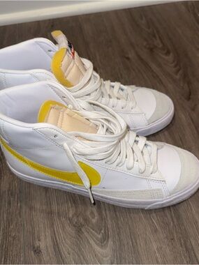 Nike Blazer Mid 77 Vintage White Opti Yellow Sneakers Women’s size 8